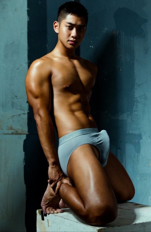 晏人物火熱新作：黝黑肉壯，堅實勃起的Tommy-02.jpg