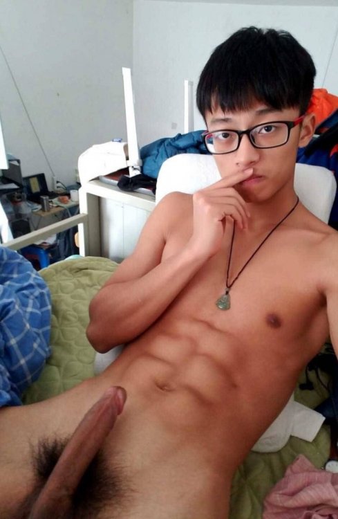 看起来很斯文的眼镜大学生仔-宿舍自拍-大长屌腹肌狂赞_005.jpg