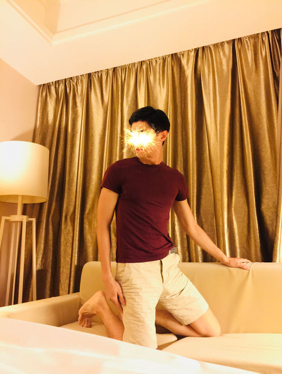 帥氣朋友淫慾高漲 露出剃毛大屌全祼露半臉_002.jpg