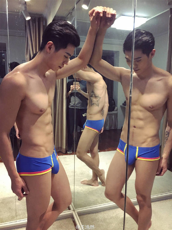 帥氣的中國健身教練兼男模王浩然拍攝GV野戰小受展現強大攻势_016.jpg